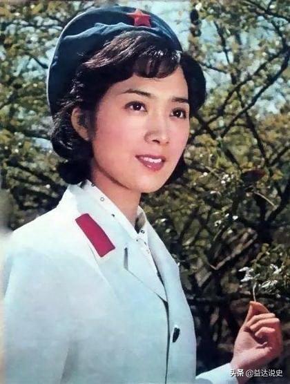 时隔74年，两位女兵偶遇，历史交汇与现代启示的珍贵瞬间。