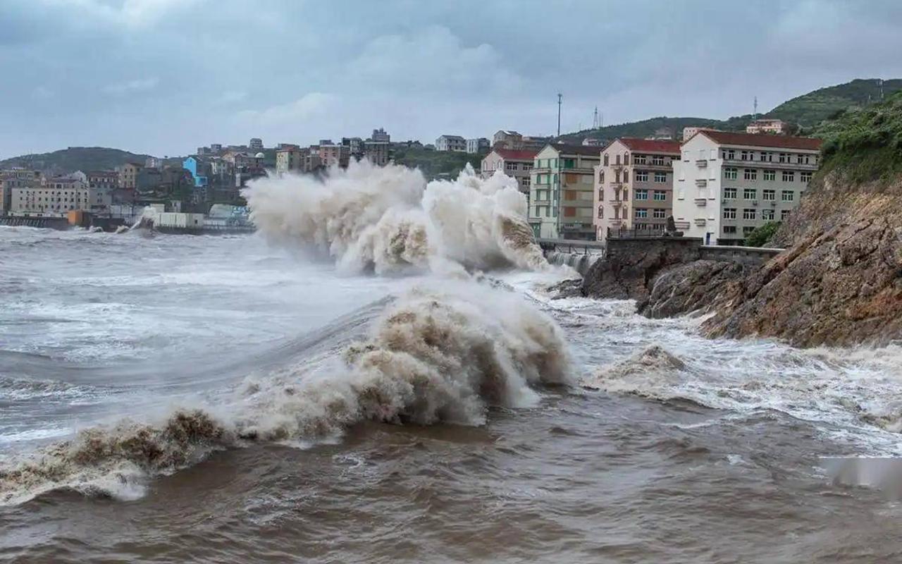 全国多地惊现大海潮现象，原因揭秘