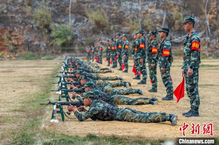 新学员首次实弹射击考核现场，科技重塑射击体验，激发潜能新纪元之旅