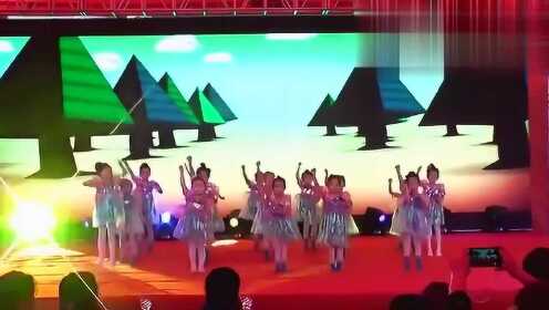 最新幼儿舞咻一咻视频,最新幼儿舞咻一咻视频，小舞步，大自信，成长的力量