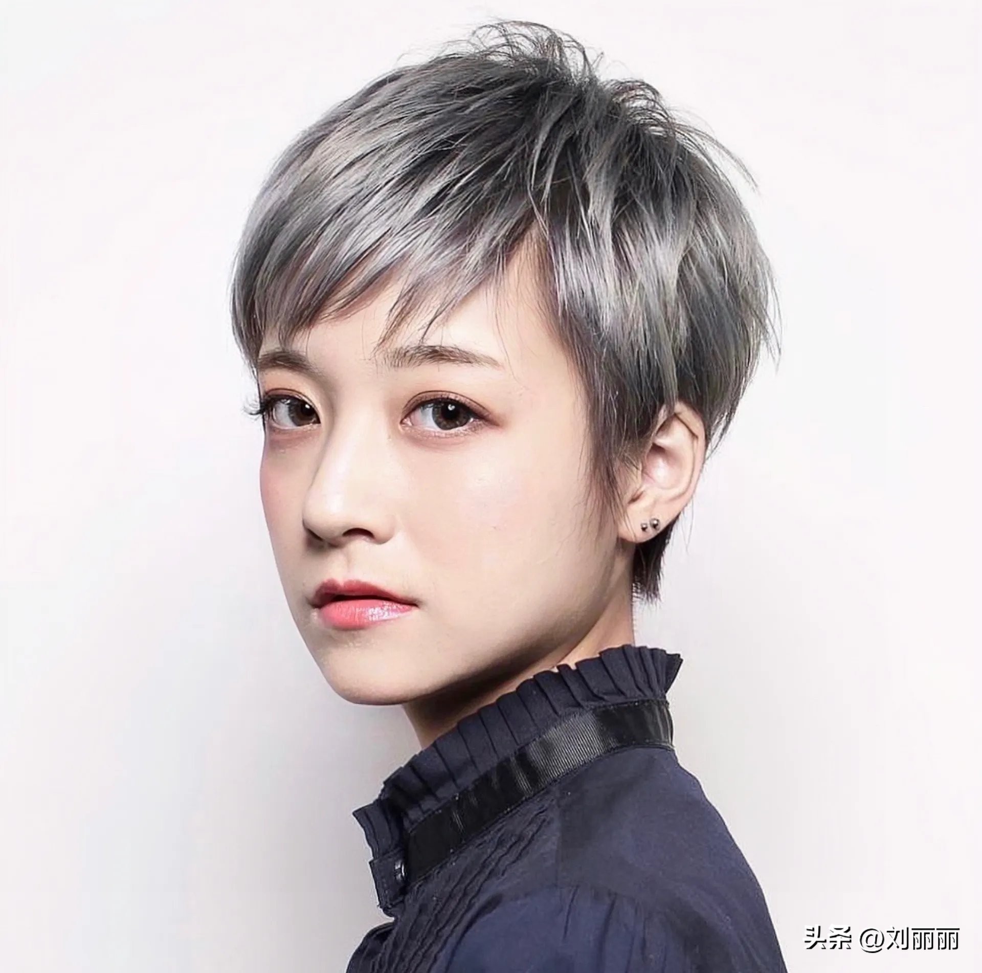 流行最新发型女短背后的友情故事