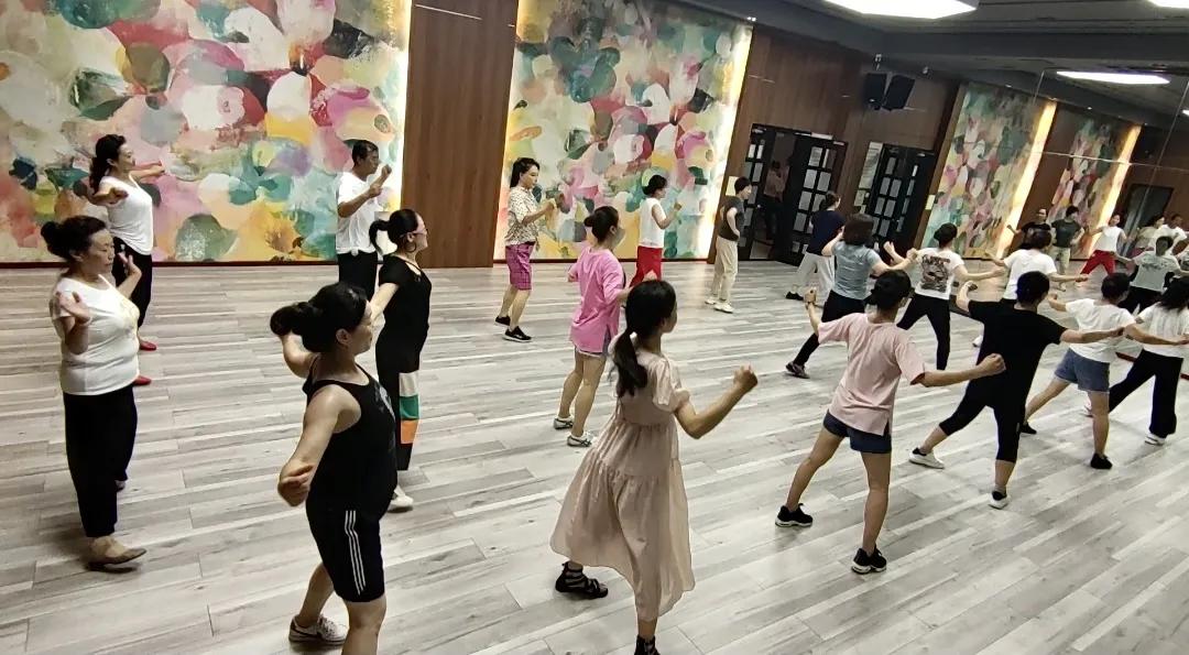 青岛星河湾最新房价揭秘，小巷风情与特色小店探秘